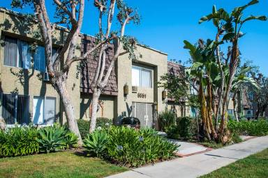 Main picture of 5851 Hazeltine Ave