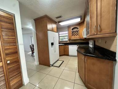 Main picture of 550 SW 115th Ave