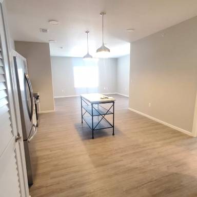 Main picture of 2025 W Grand St