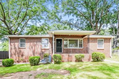 Main picture of 111 Meadowood Ave