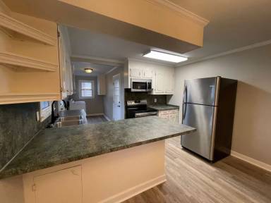 Main picture of 302 E 13th St