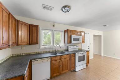 Main picture of 2130 Fairway Ct SE