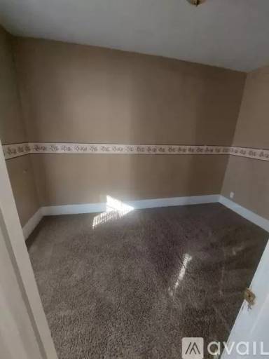 Main picture of 718 W Jackson St