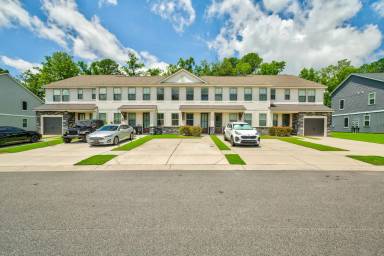 Main picture of 7795 Park Gate Dr