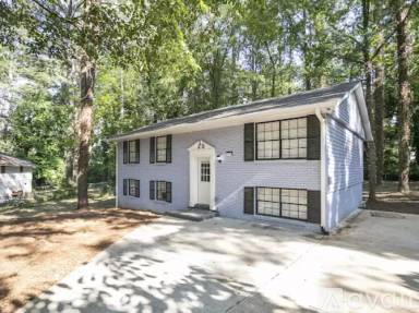 Main picture of 2055 Leatherleaf Ct SW
