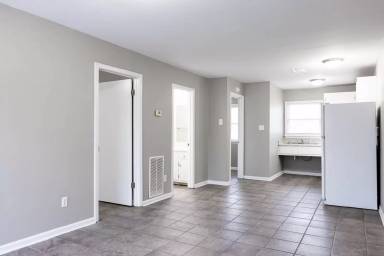 Main picture of 211 Oak St