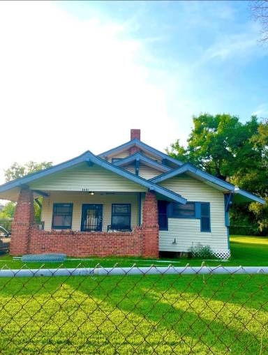 Main picture of 3021 Procter St