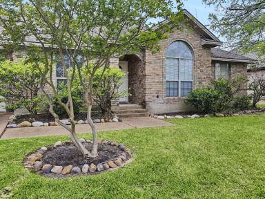 Main picture of 610 Summerglen Dr
