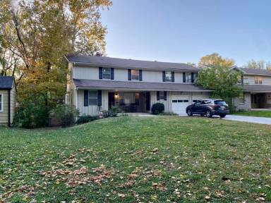 Main picture of 7622 Main St