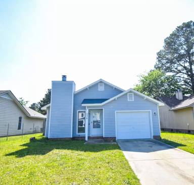 Main picture of 536 Hollyberry Ln