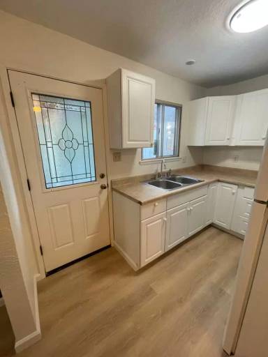 Main picture of 2484 Palmira Ave
