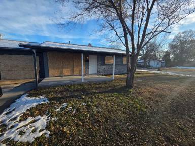 Main picture of 2 Leonard Dr