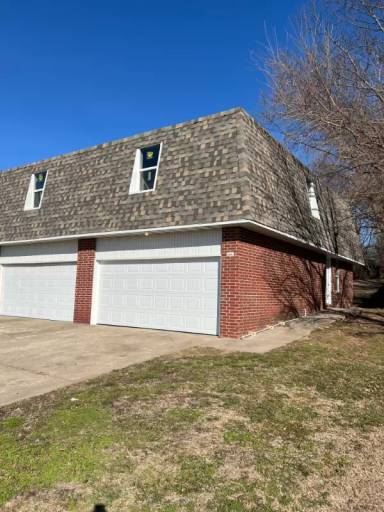 Main picture of 646 S Kansas Ave