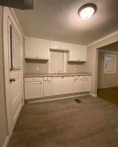 Main picture of 2522 E Spencer Ave