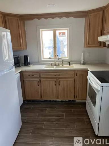 Main picture of 7 Mohegan Ln