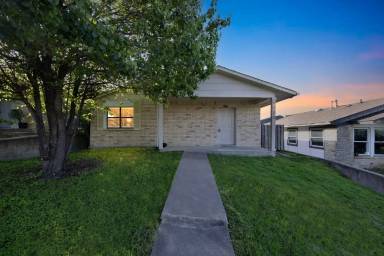 Main picture of 5725 Alsace Trl