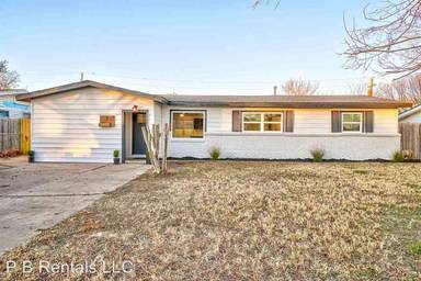 Main picture of 605 SW 45th St