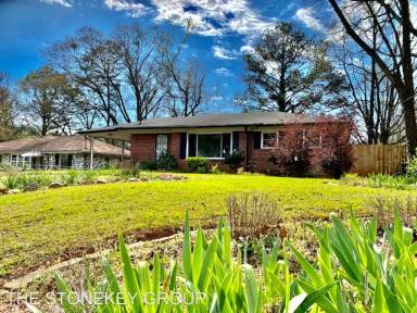Main picture of 488 Woodrow Ave