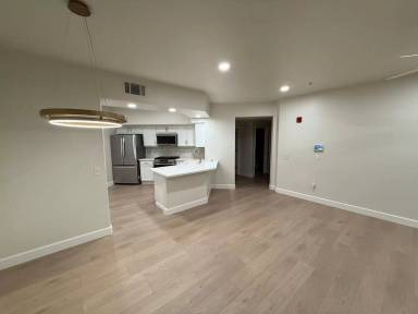 Main picture of 2463 Torino St