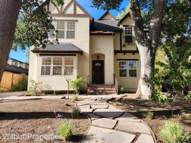 Main picture of 2078 Oberlin St