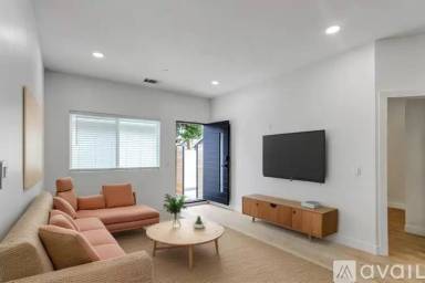 Main picture of 2037 5th St