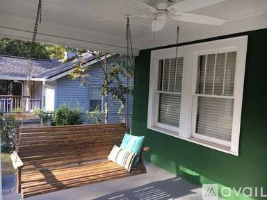 Main picture of 2255 Dauphine St