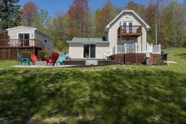 Main picture of 109 Maynard Ave