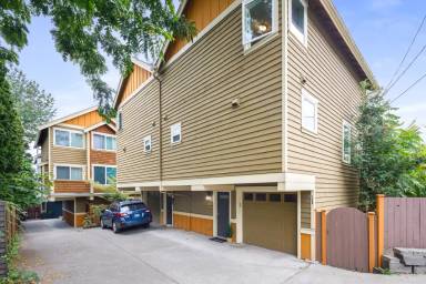 Main picture of 10201 1st Ave NW