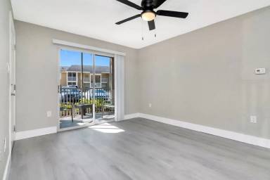 Main picture of 214 Lake Parsons Grn