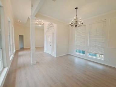 Main picture of 902 Sunpoint Cir