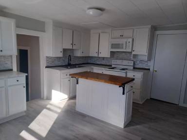 Main picture of 3 Putnam Pl