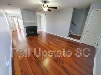 Main picture of 8 Hayfield Ln