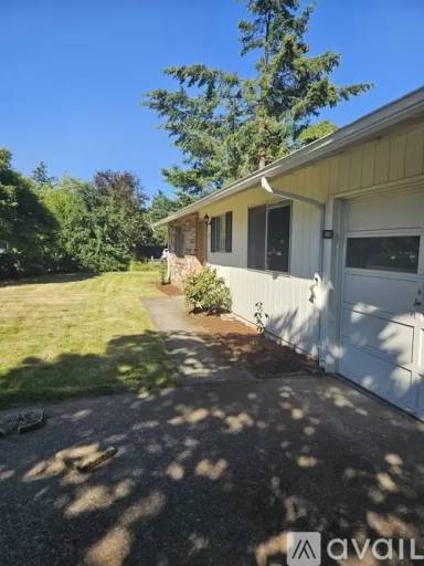 Main picture of 13202 NE Couch St