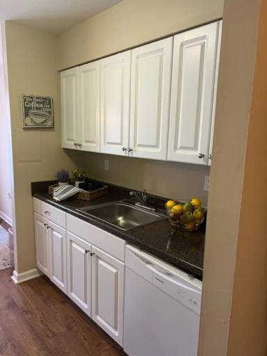 Main picture of Stonehenge Court Apartments