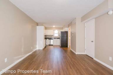 Main picture of 1726 N Lincoln St
