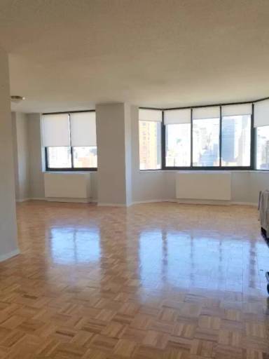 Main picture of 250 E 30th St