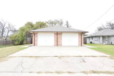 Main picture of 1006 W Avenue B