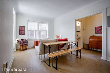 Main picture of 512 W Grand Blvd