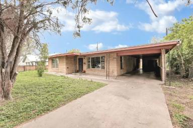 Main picture of 810 S 16th 1/2 St