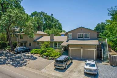 Main picture of 2595 Greenwood Ln