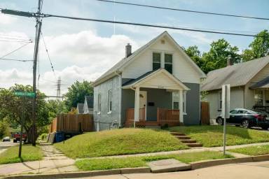 Main picture of 3548 Manhattan Ave
