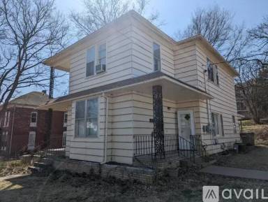 Main picture of 400 Atchison St