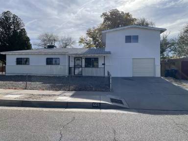 Main picture of 660 Claudine St NE