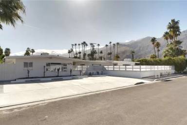 Main picture of 975 E Camino Parocela