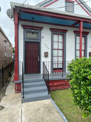 Main picture of 1366 Laharpe St
