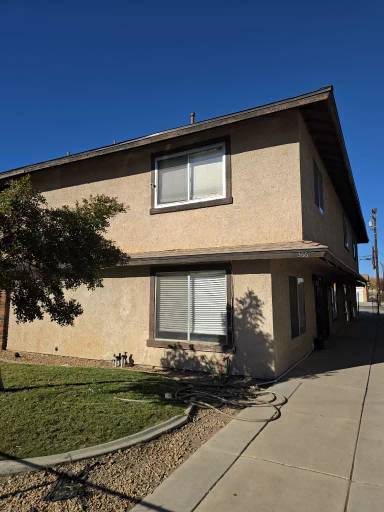 Main picture of 366 E 6th St