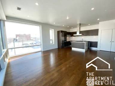 Main picture of 2503 W Fullerton Ave