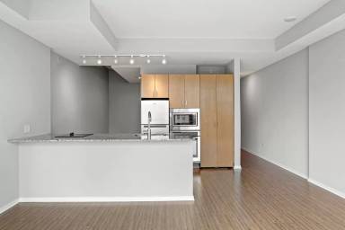Main picture of 109 E Illinois St