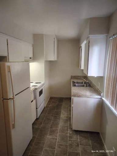 Main picture of 2125 North Ave
