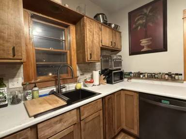 Main picture of 2334 Brewster St